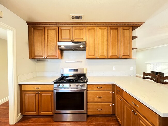 Building Photo - Must See!! 4-bedroom, 2-bath home is locat...