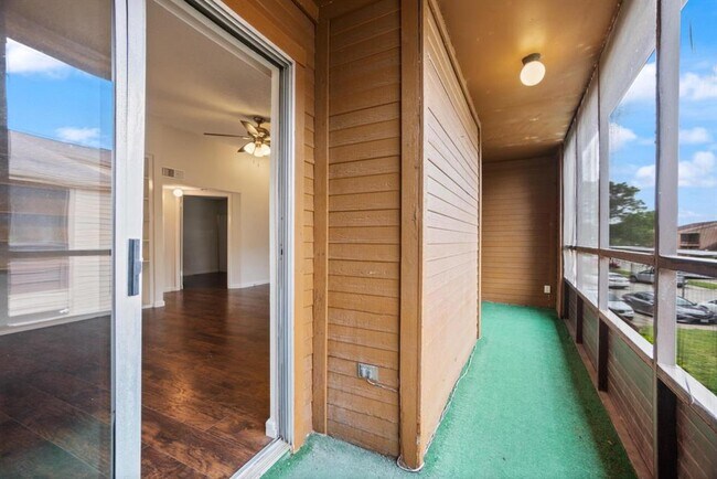 Foto del edificio - 10555 Turtlewood Ct