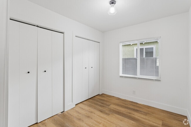 1 habitación, 1 baño - 300 pies cuadrados - Habitación - 2519 E. Monroe St.
