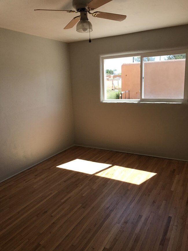 Building Photo - 636 San Pedro Dr SE