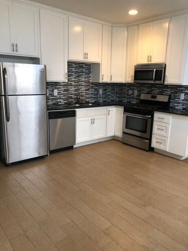 Building Photo - 6937 Knowlton Pl