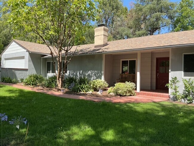 Foto del edificio - La Cañada Schools-  Family Home - Natural Hardwood, 2 car attached garage, Central A/C, New Appli...