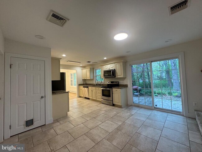 Foto del edificio - 473 LINVILLE Rd