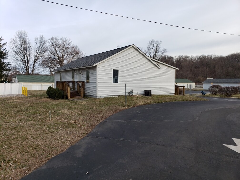 Primary Photo - 1062 River Rd