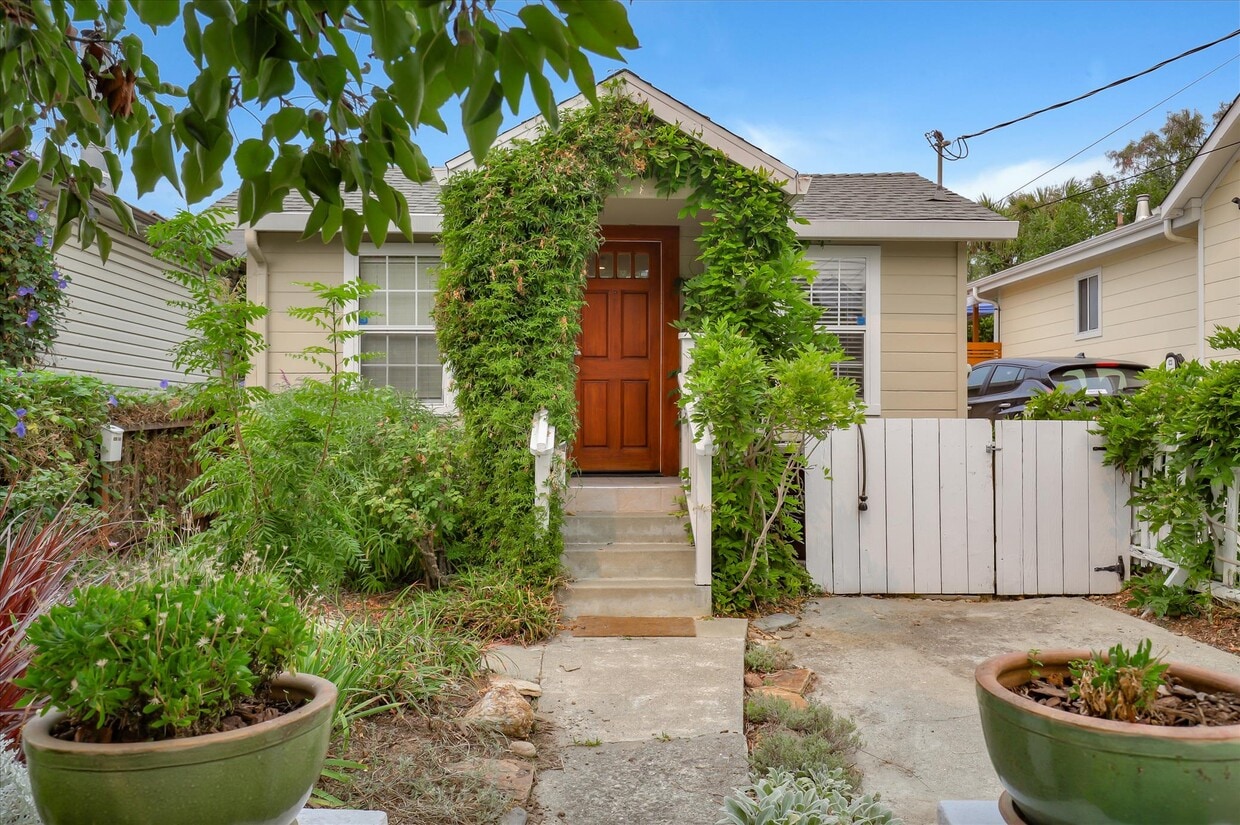 Primary Photo - 3669 Madrone Ave