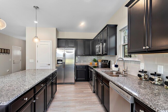 Foto del edificio - 2906 Oakdale Rd