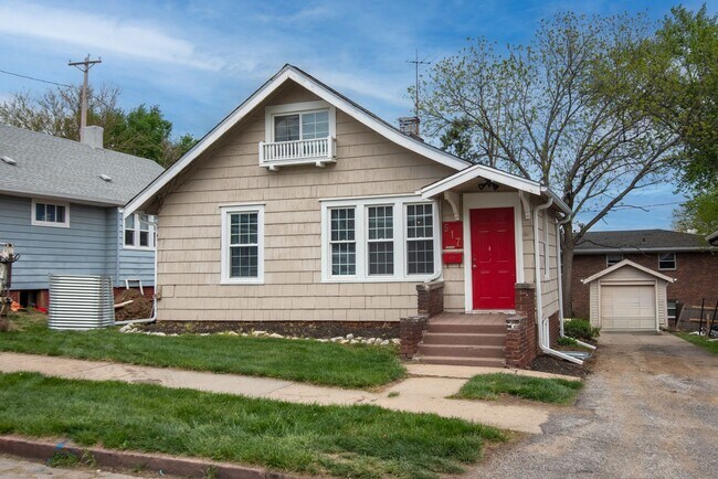 Foto del edificio - Available now!  517 S. 35th St.  4 Bedroom, 2 Bath Great Midtown location, 1 car garage.