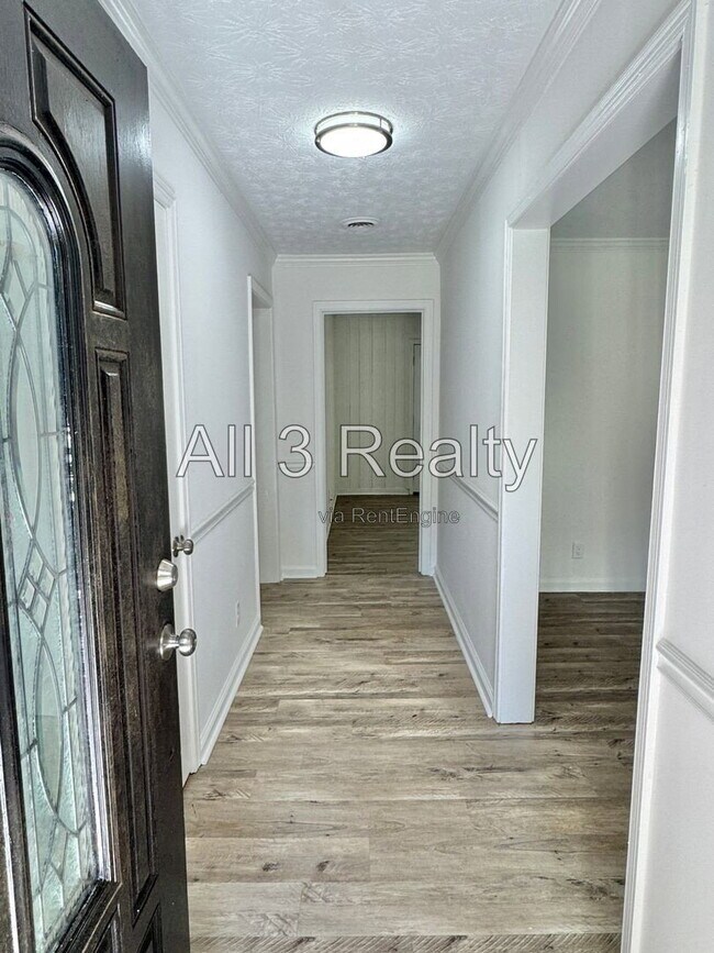 Building Photo - 2557 Woodley Rd