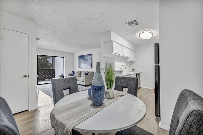 Building Photo - Summit at Henderson Pass