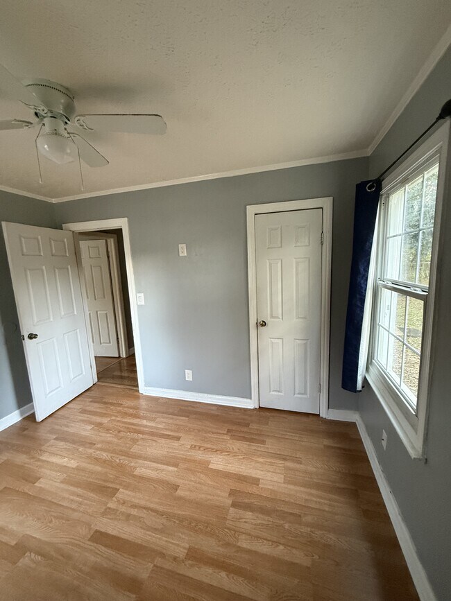 Foto del edificio - 215 Peachtree Cir