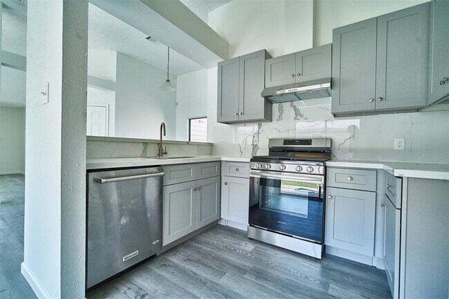 Building Photo - 15526 Scenic Haven Dr