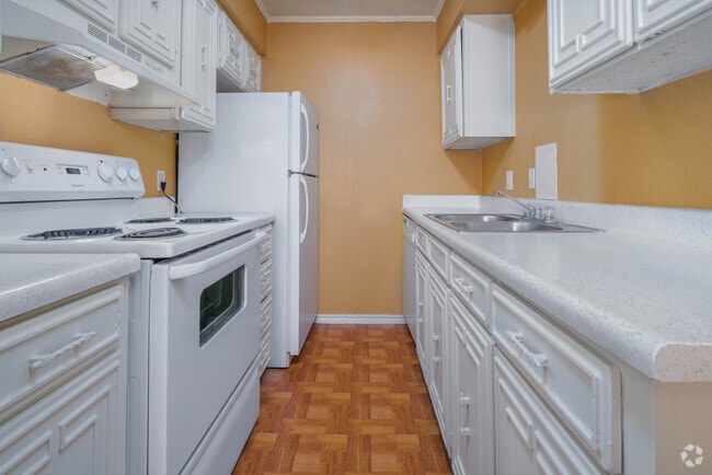 3BR , 2BA - 1200SF Kitchen - Bellagio At Sunset Apartments