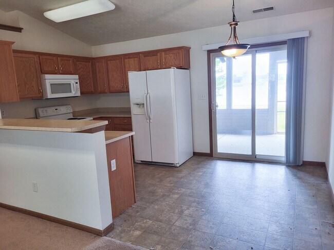 Building Photo - 3381 Edison Dr