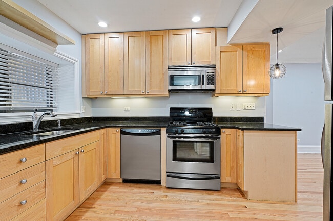 Building Photo - 2707 North Wilton Avenue, Garden