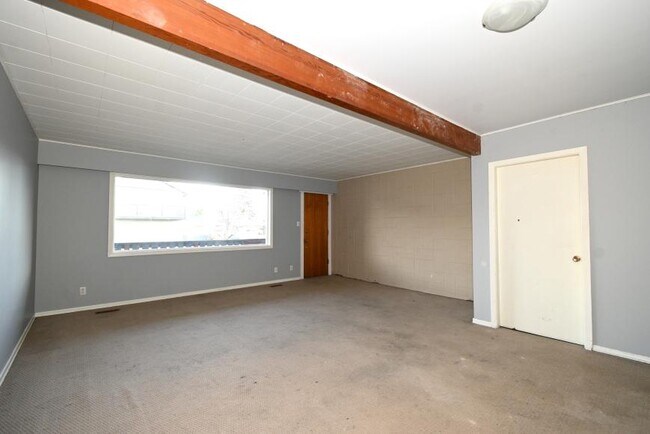 Photo du bâtiment - 3 bedroom in Prince George BC V2M 3B7