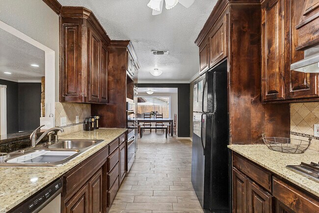 Foto del edificio - 2810 Wren Ave