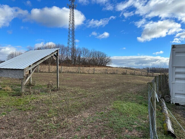 Building Photo - 572 Old Rt 22