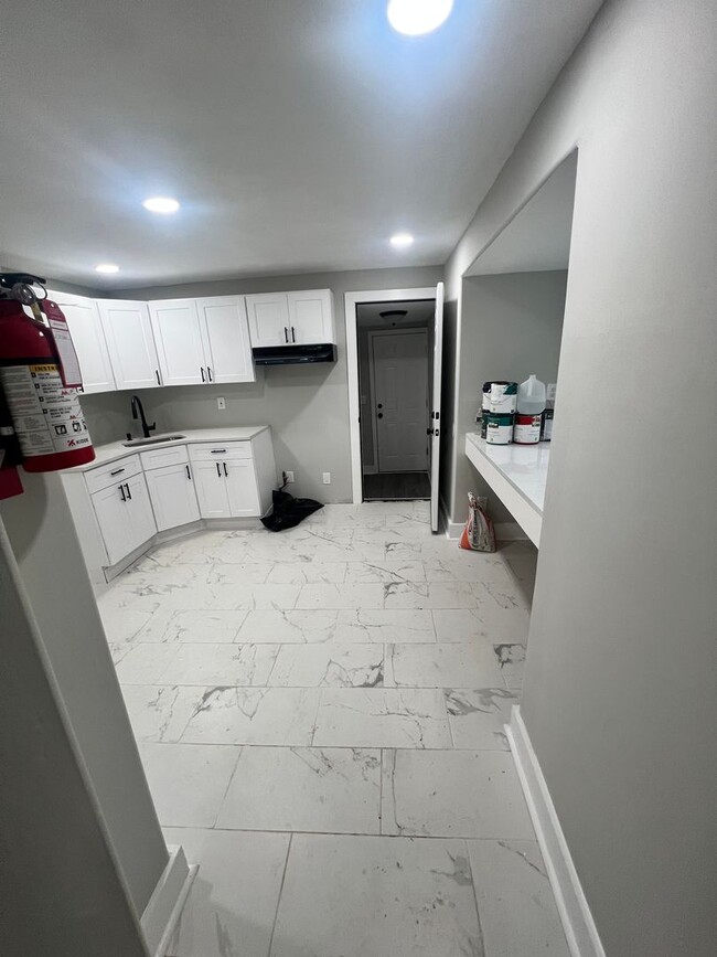 Building Photo - Great fully renewed property