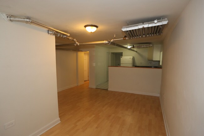 Building Photo - 1249 W Byron St