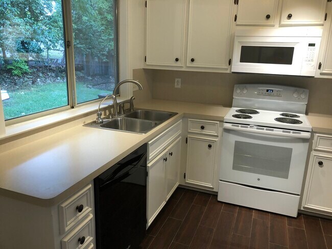 Kitchen - 2502 Mecca Rd