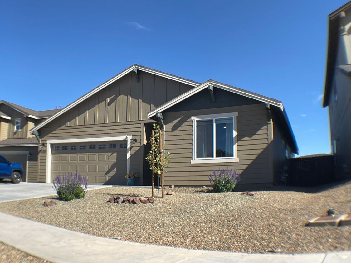 Primary Photo - Beautiful energy efficient single level ho...