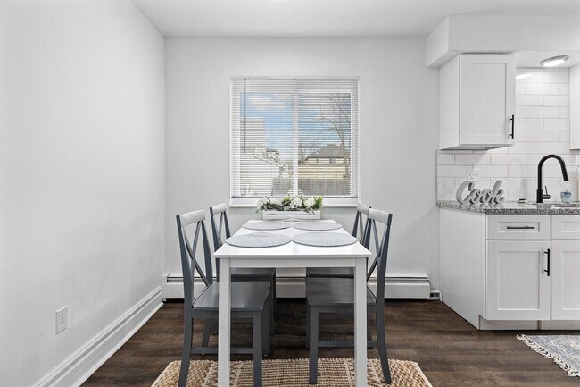 Building Photo - 22 2nd St