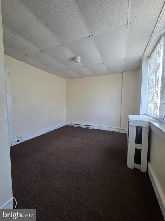 Building Photo - 4104 W Maple Ave