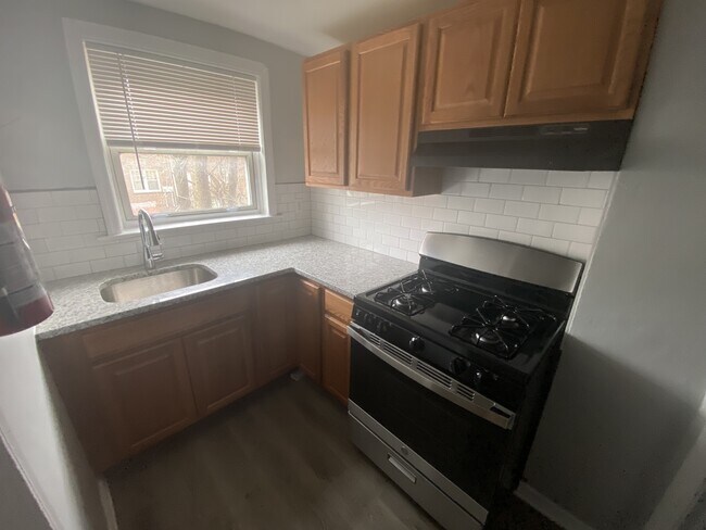 Photo - 562 Raritan St House