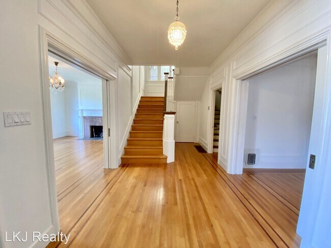 Building Photo - 4 br, 2.5 bath House - 72 Jordan Ave.