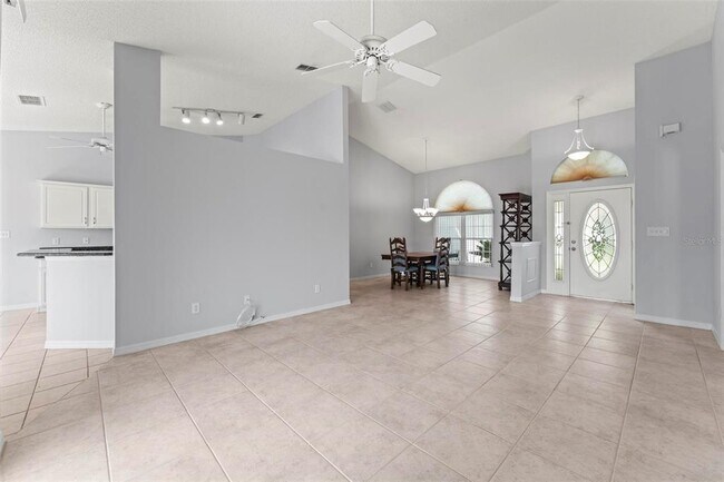 Building Photo - 25316 Crestwater Dr