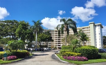 Building Photo - 3090 N Course Dr