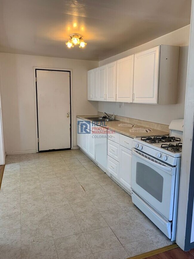 Foto del edificio - 6660 Clermont St