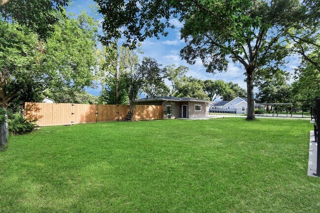 Building Photo - 6735 Alpine Dr