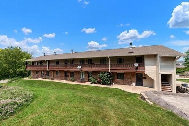 Building Photo - 1322 Greenhedge Rd