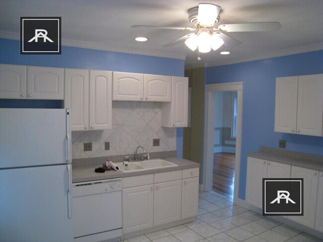 Foto del edificio - 3 bedroom in Brighton MA 02135