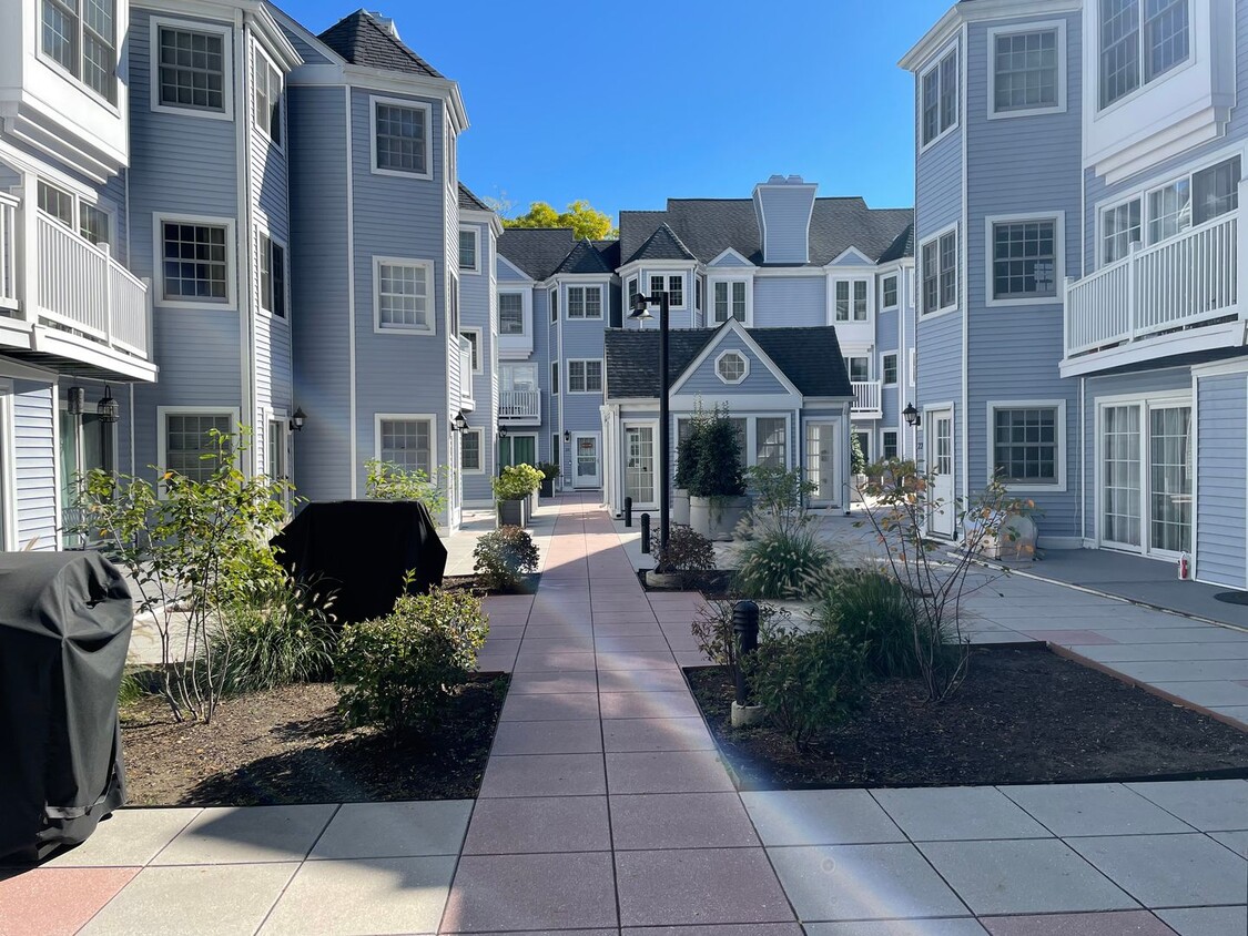 Primary Photo - Charming 2 bedroom Condo