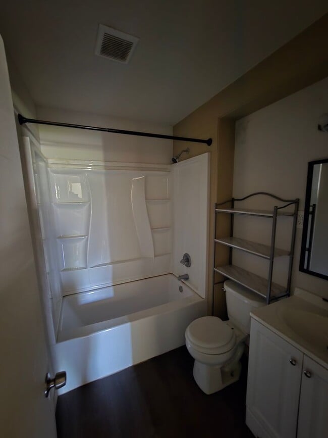 Building Photo - 3 bedroom 1 bath house
