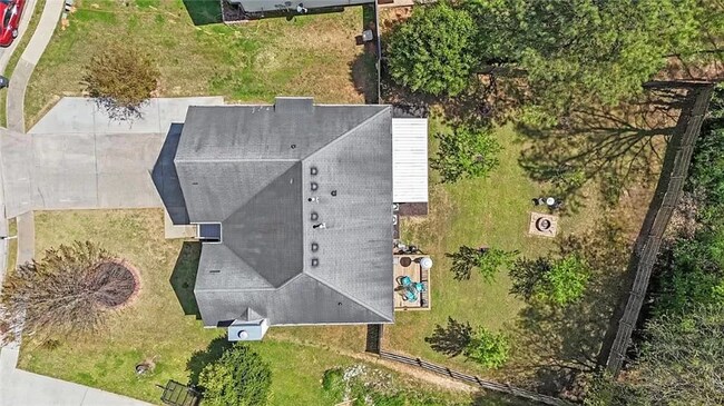 Building Photo - 1732 N Oak Dr