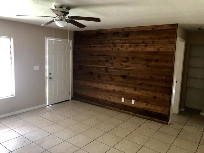 Foto del edificio - 3208 SW 26th. Ter, Unit B
