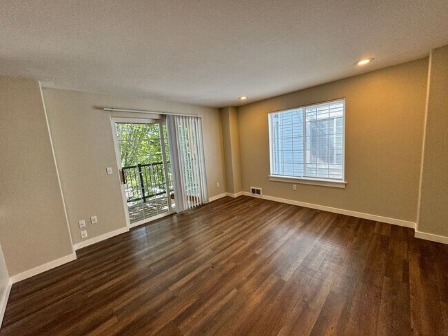 Building Photo - COL1989