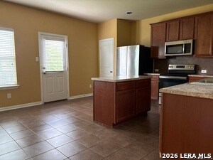 Building Photo - 1810 Golden Maple