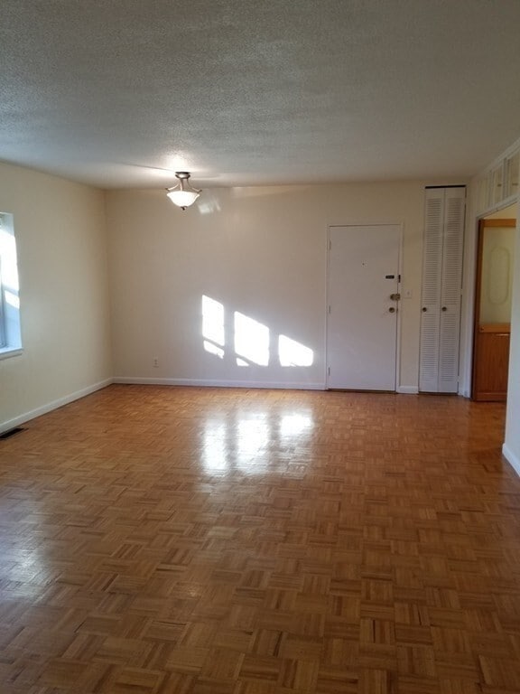 Building Photo - 169 Lake Shore Rd