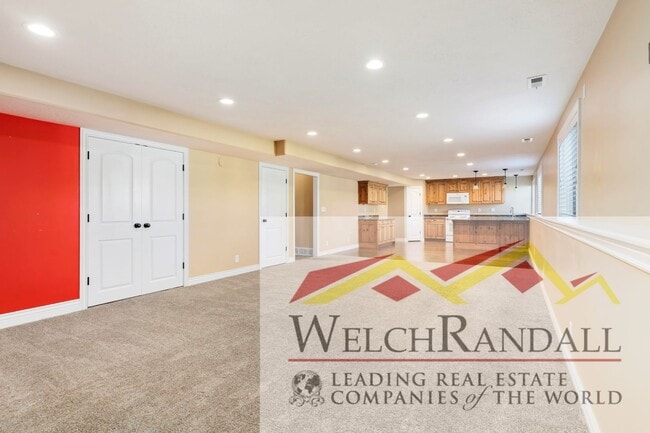 Building Photo - 525 Isabella Dr