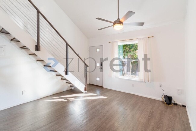 Building Photo - Unit B