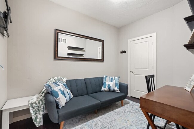 Foto del edificio - 5327 N Red Hills Pl