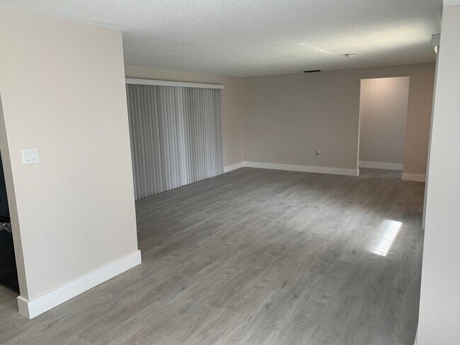 Foto del edificio - 2 br, 2 bath House - 22328 Yonkers Avenue