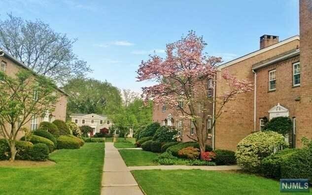 Primary Photo - 522 Maple Ave