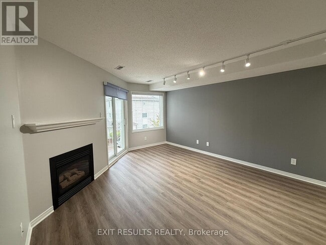 Building Photo - 1400-1400 Wildberry Ct