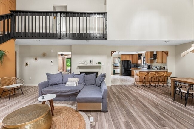 Foto del edificio - 350 OFF  RENT!! Beautiful Fully Loaded Hom...