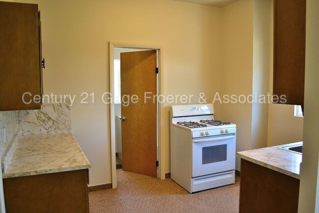 Building Photo - 843 28th St